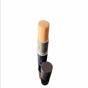 MAC studio fix foundation stick NC20